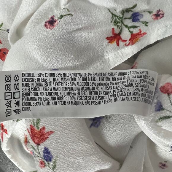 Forever 21 Floral White Open Back Short Sleeve Romper Size Medium - Picture 11 of 14